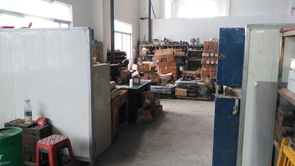 物料倉(cāng)庫(kù)NO2(凱恩利機(jī)床）