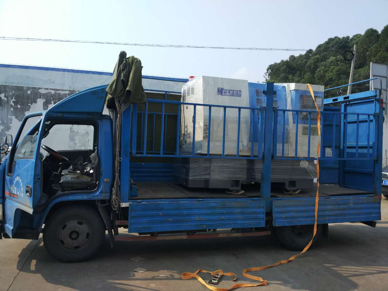 凱恩利裝車完畢，準(zhǔn)備出發(fā)