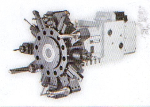 采用臺灣六鑫八工位液壓旋轉(zhuǎn)刀塔，定位精度高、故障率低、換刀快，就近換刀。