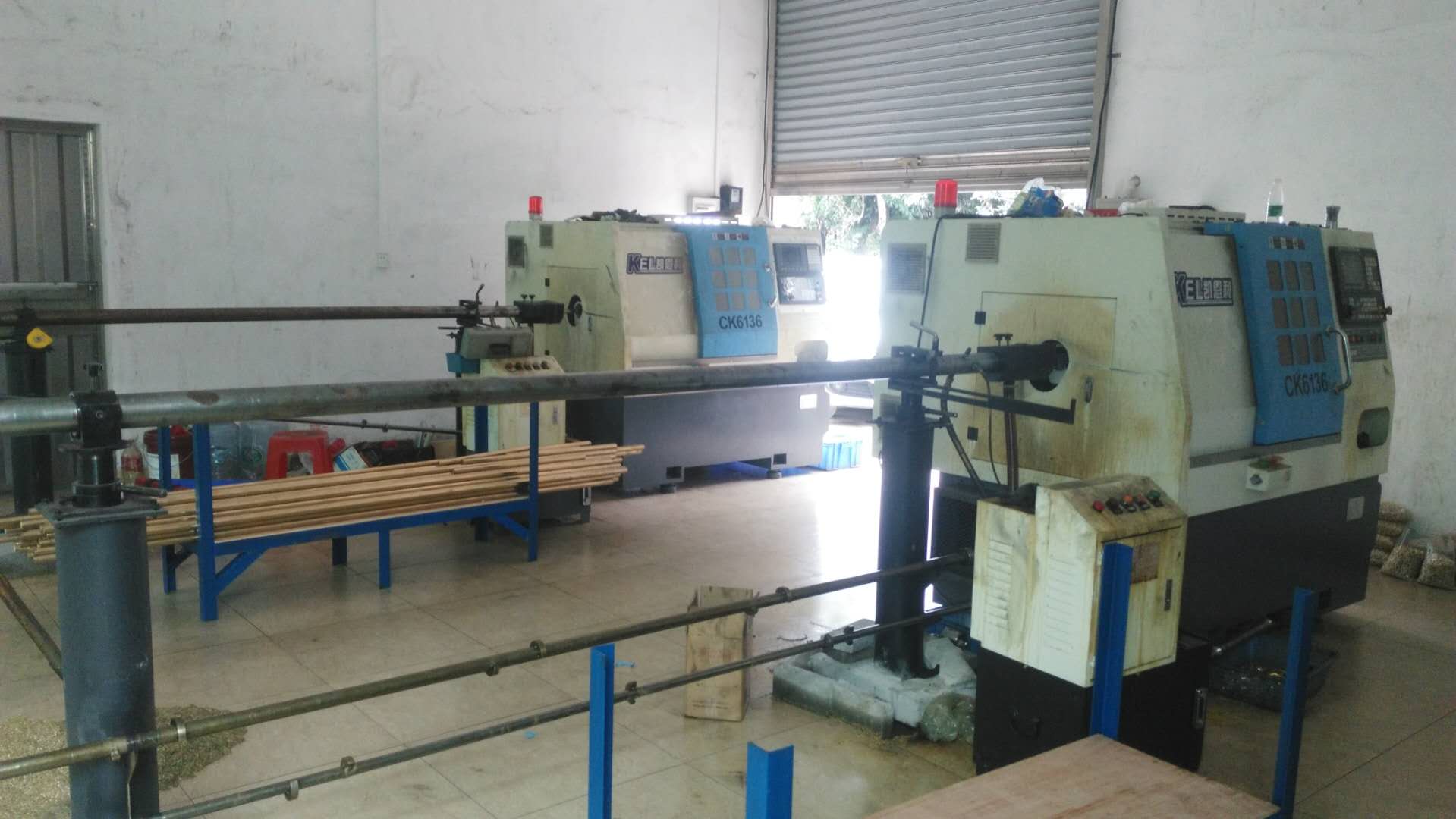 第一臺機(jī)36數(shù)控車床在2016年11月19日（簽訂合同，簽約人：李佳） ，第二臺機(jī)：36數(shù)控車床在2017年03月24日（簽訂合同，簽約人：楊華勇）