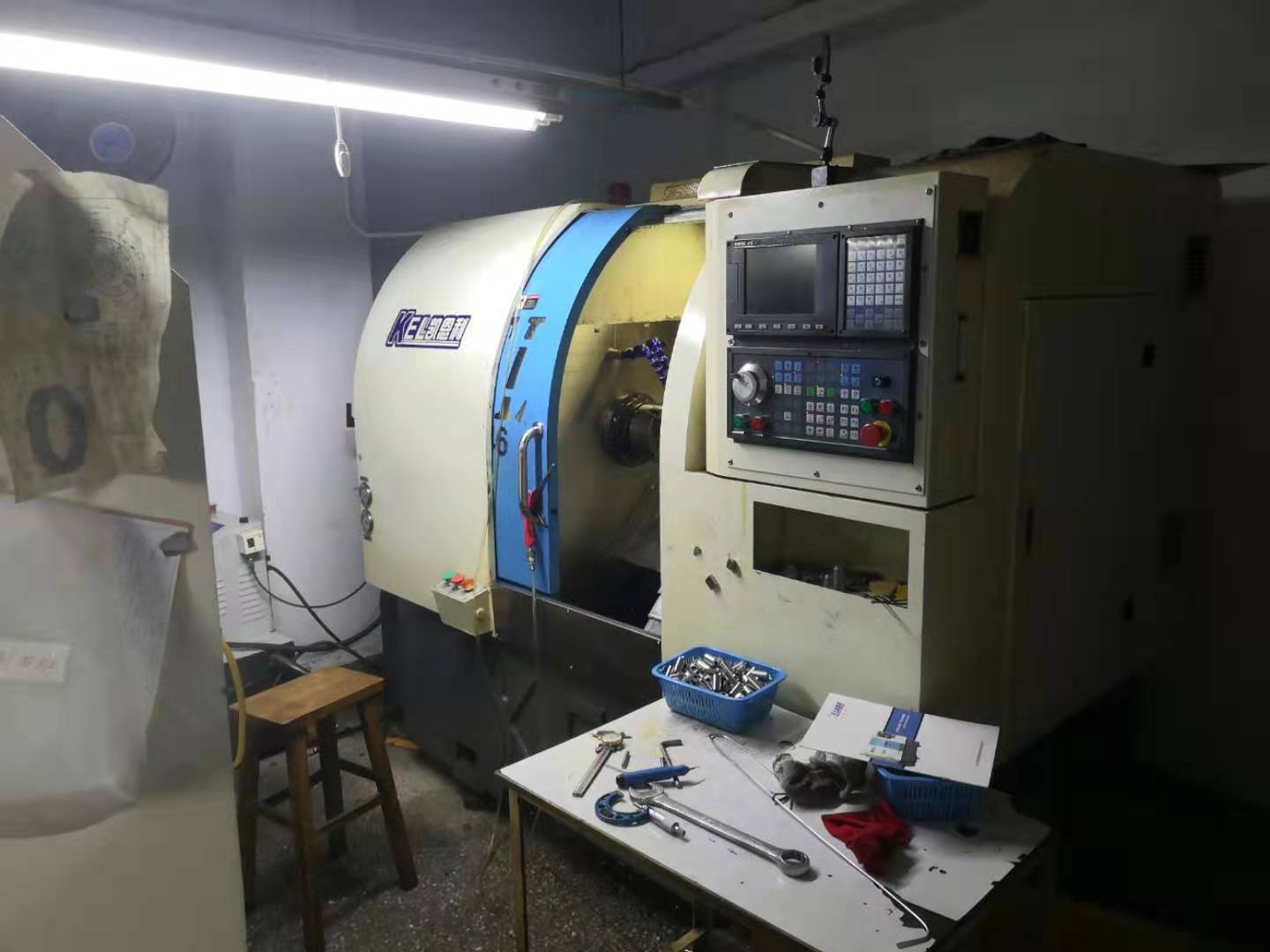 現(xiàn)在機器擺在一樓，總的有六~七臺機，六臺機是中山凱恩利機械的。其中36機5臺，46機1臺